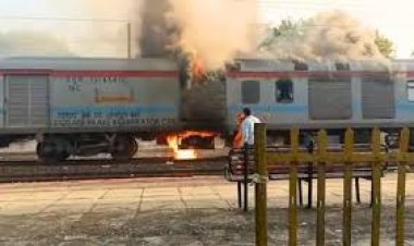 उज्जैन में बीकानेर-बिलासपुर एक्सप्रेस के जनरेटर कोच में लगी आग, टला बड़ा हादसा