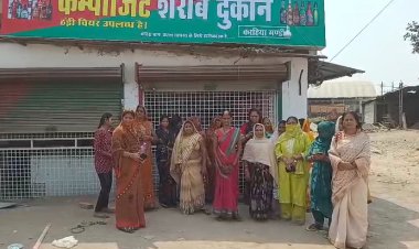 शराब दुकान हटाने के विरोध में सड़क पर उतरी महिलाएं, धरने पर बैठी