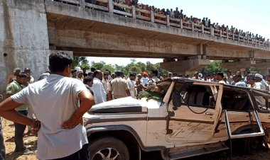 MP Road Accident : दमोह में दर्दनाक सड़क हादसा,पुल से नीचे गिरी कार,8 मौत,6 घायल