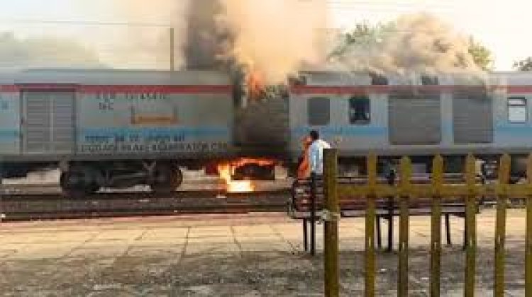 उज्जैन में बीकानेर-बिलासपुर एक्सप्रेस के जनरेटर कोच में लगी आग, टला बड़ा हादसा