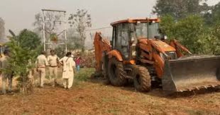6 ट्रैक्टर, 5 जेसीबी से 200 गार्ड्स ने हटाया अतिक्रमण