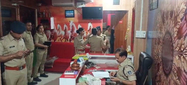 MP News: रीवा में स्पा सेंटरों पर पुलिस का छापा, युवक-युवतियों को पकड़ा