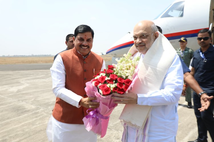 MP NEWS : केंद्रीय गृह एवं सहकारिता मंत्री अमित शाह पहुंचे भोपाल, CM डॉ मोहन यादव ने राजकीय विमानतल पर की अगवानी
