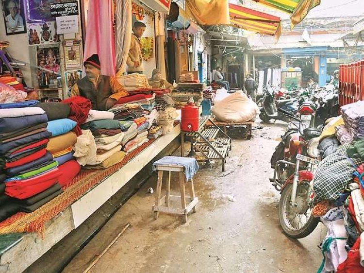 MP News: एमपी का अनोखा बाजार, यहां किलो के भाव बिकता है कपड़ा