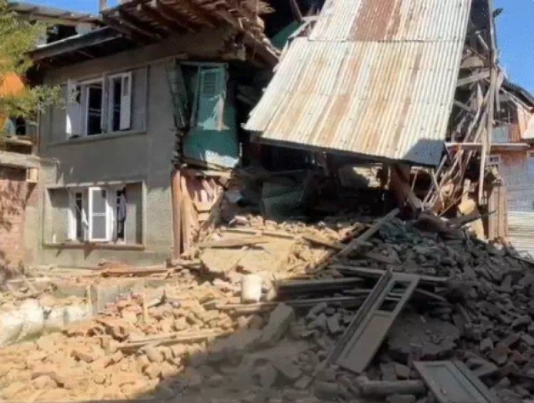 जम्मू-कश्मीर में 6 आतंकियों के गिराए घर, TRF अपने बयान से पलटा
