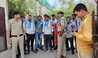 टीआरएस महाविद्यालय में व्याप्त समस्याओं को लेकर एनएसयूआई ने तालाबंदी करते हुए प्रदर्शन किया व सौंपा ज्ञापन
