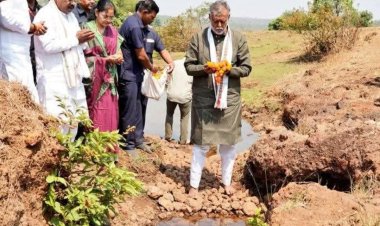 MP NEWS : नक्सल क्षेत्र में पहली बार पहुंचे मंत्री प्रहलाद पटेल, देवनदी उद्गम का किया पूजन