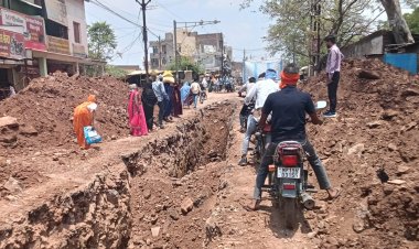 MP NEWS : मैहर में सीवर लाइन का गड्ढा बना खतरा, हादसे का बना इंतजार