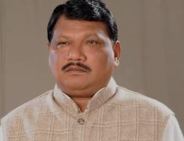 चलती ट्रेन से गायब हुए केंद्रीय मंत्री, 3 घंटे बाद 162 किमी दूर घायल मिले
