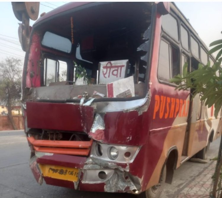 Road Accident News : रीवा में तीन बसों की भीषण टक्कर, 7 यात्री घायल, एंबुलेंस की जगह 100 डायल से पहुंचे अस्पताल