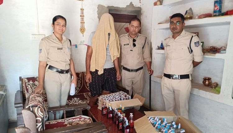 आबकारी विभाग ने दी दबिश,अवैध मदिरा जब्त, आरोपी गिरफ्तार
