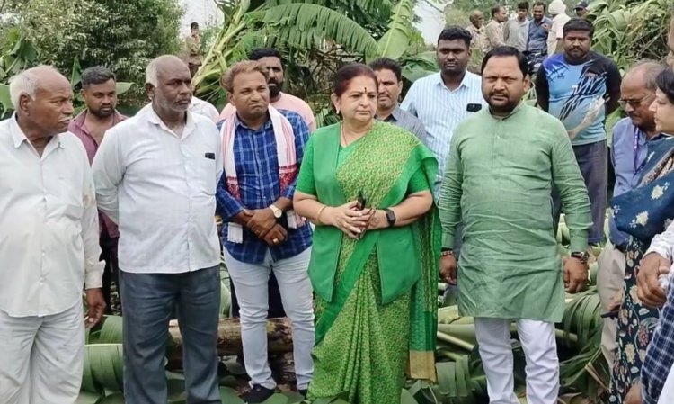 बुरहानपुर में तूफान से प्रभावित फसलों का MLA ने किया निरीक्षण