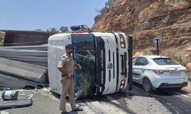 REWA NEWS: ऑटो पर ट्रक पलटा, 2 बच्चों समेत 7 लोगों की मौत