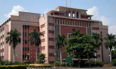 मंत्रालय में गांधीगिरी, नए प्रमोशन फार्मूले के खिलाफ विरोध प्रदर्शन