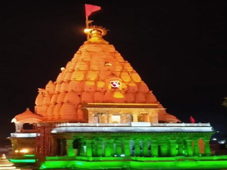 महाकाल मंदिर पर लगा स्वर्ण ध्वज गिरा, पुजारियों ने जताई चिंता, क्या अनिष्ट का संकेत !