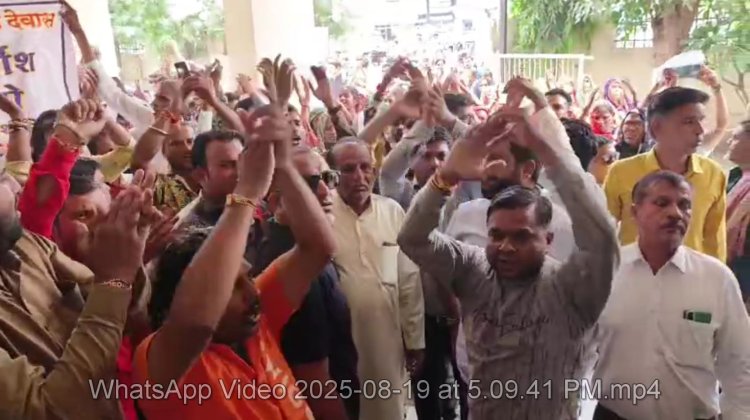 देवास: मूर्तियों की तोड़फोड़ करने वाले आरोपियों के परिजनों का विरोध, SP से की जांच की मांग