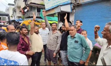नर्मदापुरम में अतिक्रमण हटाने का विरोध, नपाध्यक्ष और सीएमओ के खिलाफ नारे लगाए
