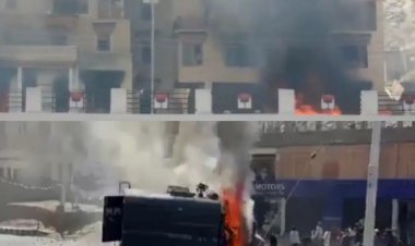 लेह में प्रदर्शन: भीड़ ने BJP ऑफिस में लगाई आग, पूर्ण राज्य का दर्जा दिए जाने की मांग