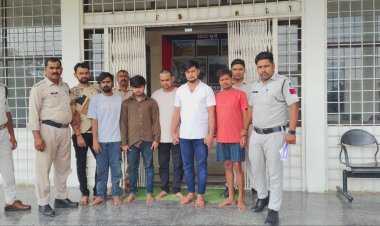 ऑनलाइन क्रिकेट सट्टा खिलाने वाले 6 आरोपी गिरफ्तार, 14 मोबाइल और लैपटॉप जब्त