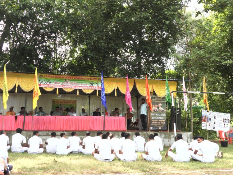 खेल मैदान में गूंजा गिद्ध संरक्षण का संदेश