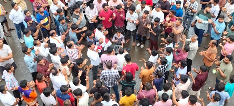 खंडवा बड़ोदरा नेशनल हाइवे पर चक्का जाम, सकल हिन्दू समाज ने किया नगर बंद का आवाहन