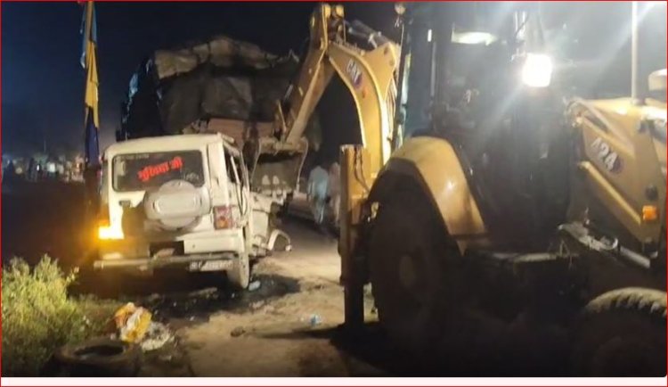 सीधी में CM की सभा से पहले बड़ा सड़क हादसा टेंट से लोड ट्रक में बोलेरो पीछे से टकराई 3 की मौत