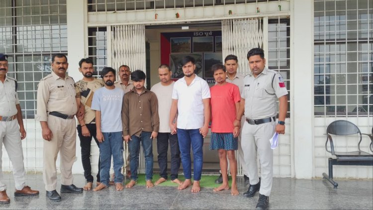 ऑनलाइन क्रिकेट सट्टा खिलाने वाले 6 आरोपी गिरफ्तार, 14 मोबाइल और लैपटॉप जब्त