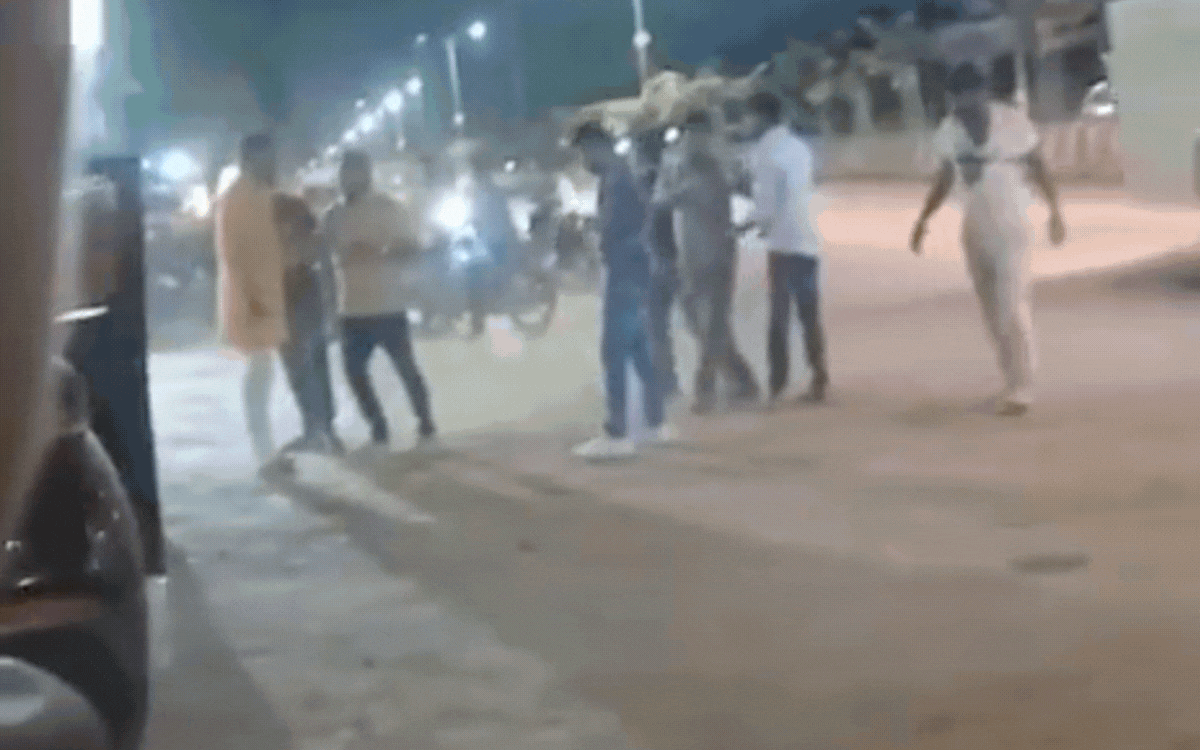 सतना शराब दुकान के बाहर विवाद, भाजपा युवा मोर्चा के मंडल अध्यक्ष से मारपीट, वीडियो वायरल