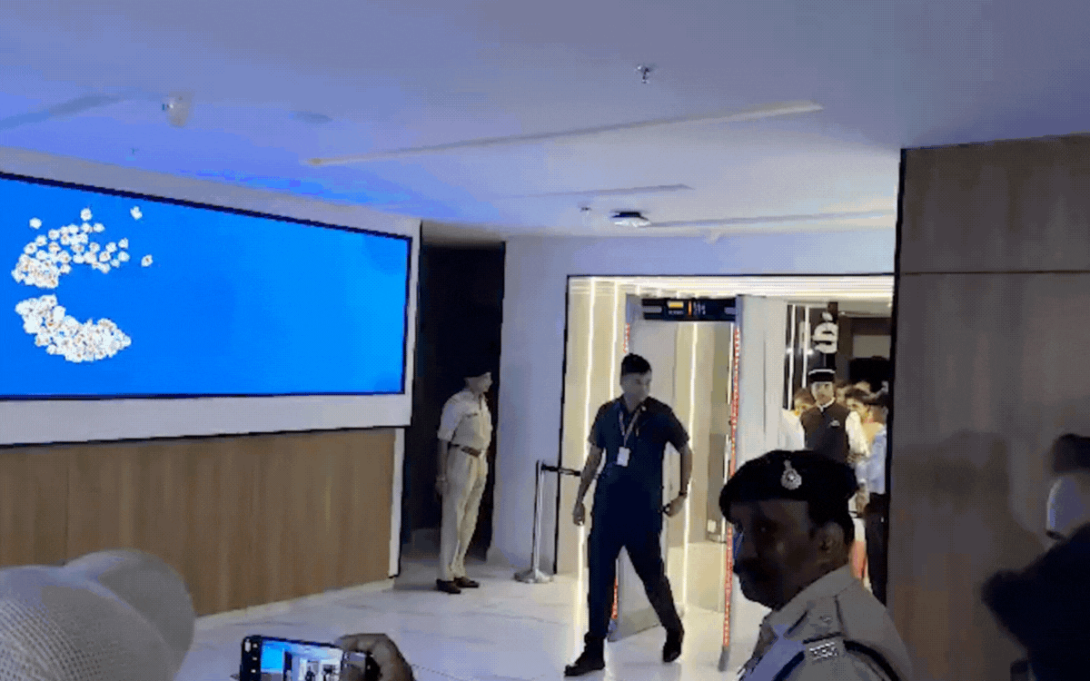 PM MODI के जीवन पर आधारित फिल्म देखने पहुंचे CM यादव