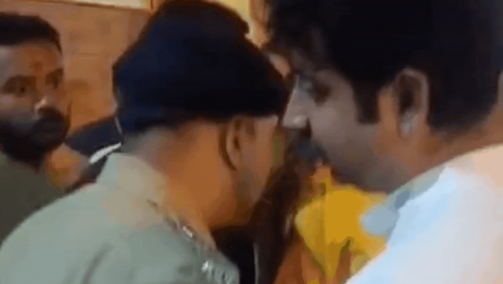 देवास में फ्लेक्स पर सियासी घमासान – विधायक पुत्र विक्रम सिंह पवार ने किया सड़क जाम, CSP से तीखी नोकझोंक