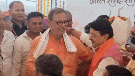70 के हुए पूर्व नेता प्रतिपक्ष अजय सिंह, कांग्रेसियों ने मनाया जश्न, कैबिनेट मंत्री विजयवर्गीय भी पहुंचे