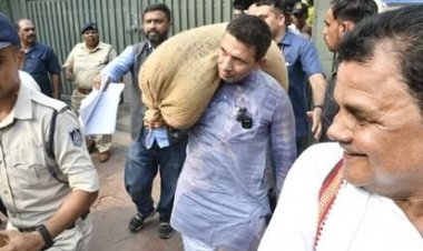 अनाज की बोरी लेकर शिवराज के बंगले पहुंचे जीतू पटवारी