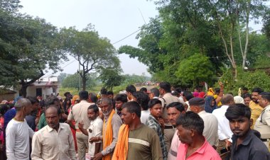 श्मशान की भूमि पर शव के अंतिम संस्कार को लेकर विवाद, ग्रामीणों ने किया चक्काजाम, प्रशासन की समझाइश के बाद माने परिजन