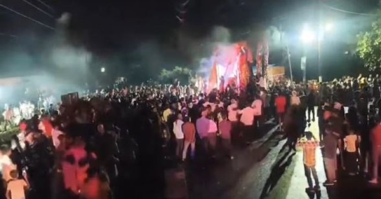 जबलपुर में दुर्गा प्रतिमा विसर्जन जुलूस में हादसा हाईटेंशन लाइन से टकराया ट्रक, दो युवकों की मौत, 10 से ज्यादा झुलसे