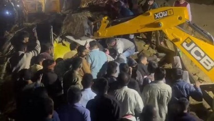 हिमाचल में बड़ा हादसा, बस पर चट्टान गिरने से 15 लोगों की मौत, कई लोग मलबे में दबे, रेस्क्यू ऑपरेशन जारी