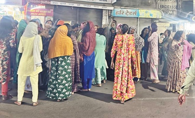 इंदौर में 30 किन्नरों ने एक साथ जहर पिया!