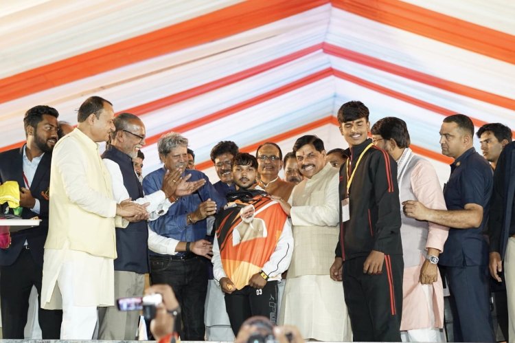 विदिशा में सांसद खेल महोत्सव का आगाज, सीएम मोहन यादव और कपिल देव ने किया शुभारंभ