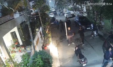 वाइसरॉय कॉलोनी में हमला: 20 युवकों ने चार दोस्तों को बेरहमी से पीटा