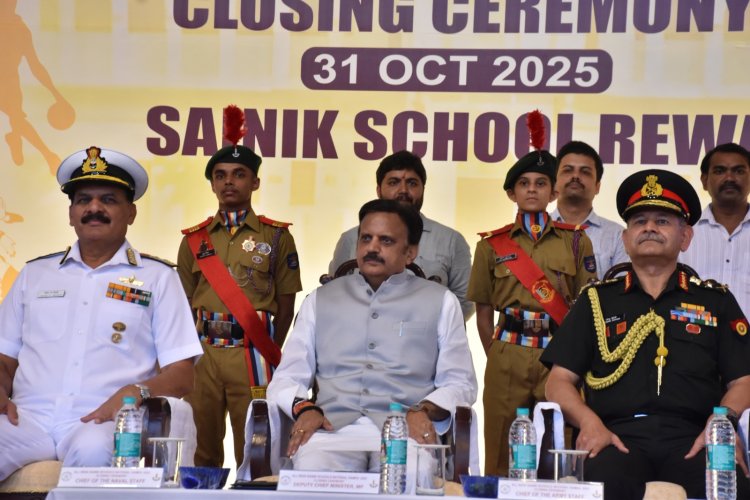 45 साल बाद स्कूल लौटे भारतीय थल सेना और नौसेना प्रमुख
