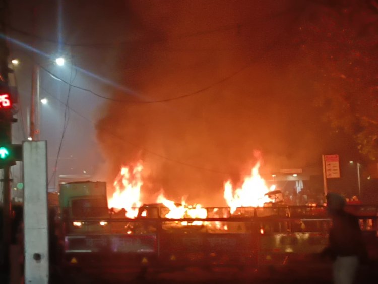 दिल्ली में लाल किले के पास धमाका, 8 लोगों की मौत की खबर