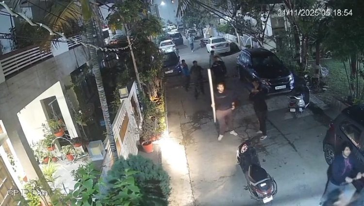 वाइसरॉय कॉलोनी में हमला: 20 युवकों ने चार दोस्तों को बेरहमी से पीटा