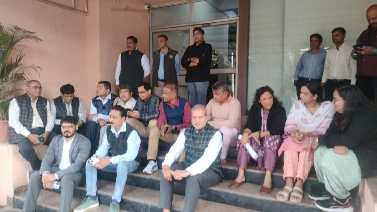 मध्य प्रदेश जनसंपर्क विभाग में पेन डाउन हड़ताल, काम काज ठप