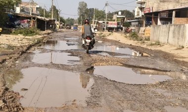 जवा से इटौरी–गढ़ी जाने वाली सड़क गड्ढों से खाई में तब्दील, 20 किमी में लगते हैं 2 घंटे