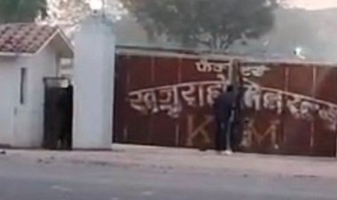 छतरपुर कांग्रेस के पूर्व विधायक आलोक चतुर्वेदी की फैक्ट्रियों पर छापा