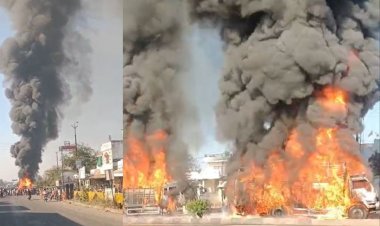 इंदौर: मुंबई-आगरा फोरलेन पर दो गाड़ियों में लगी आग, एक किमी दूर से दिखाई दिया धुआं का गुबार