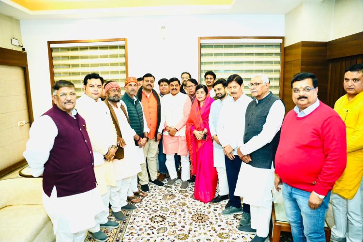 अखिल भारतीय ब्राह्मण समाज ने CM को सौंपा ज्ञापन, IAS संतोष वर्मा पर कार्रवाई की मांग