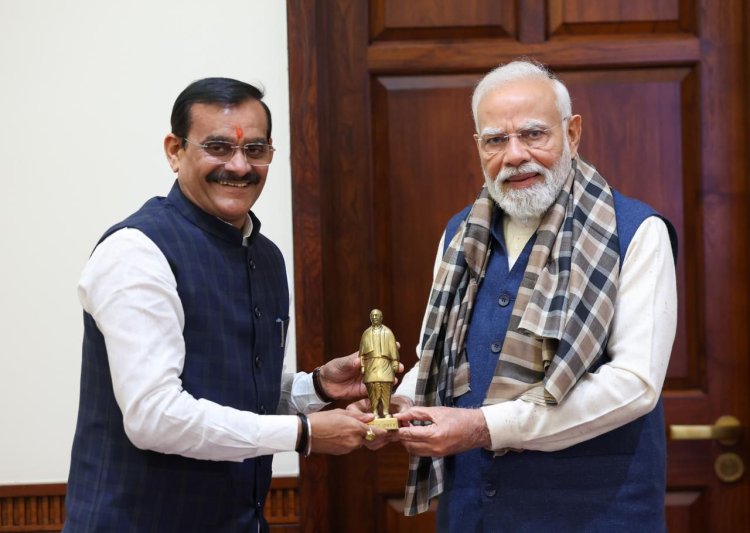 प्रधानमंत्री नरेंद्र मोदी से मिले खजुराहो सांसद वीडी शर्मा