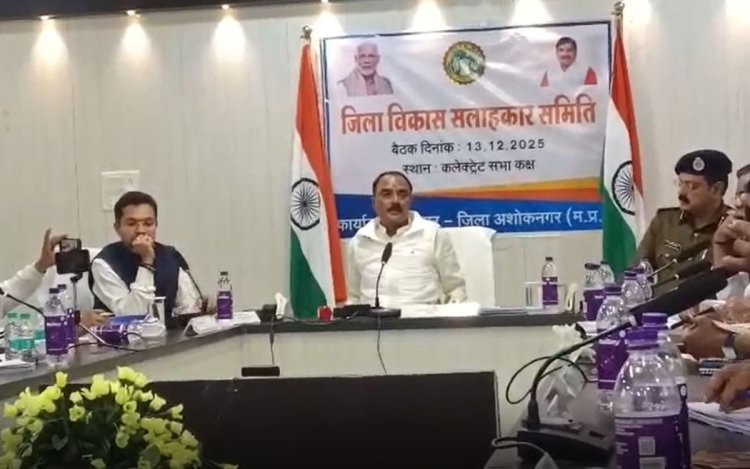 अशोकनगर: अवैध खनन मामले में पत्रकारों के सवालों से बचते नजर आए प्रभारी मंत्री शुक्ला