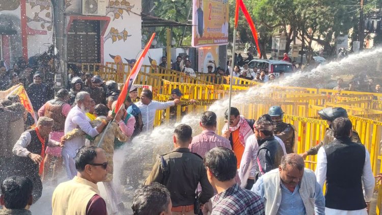 भोपाल में ब्राह्मण समाज का उग्र प्रदर्शन, पुलिस को चलाना पड़ा वॉटर कैनन