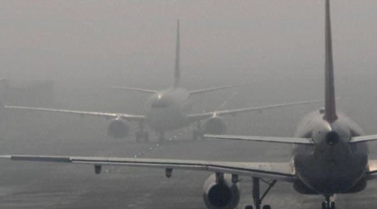 दिल्ली- NCR में घने कोहरे की मार: 40 फ्लाइट रद, 200 से अधिक डिले, ट्रेन सेवा भी प्रभावित